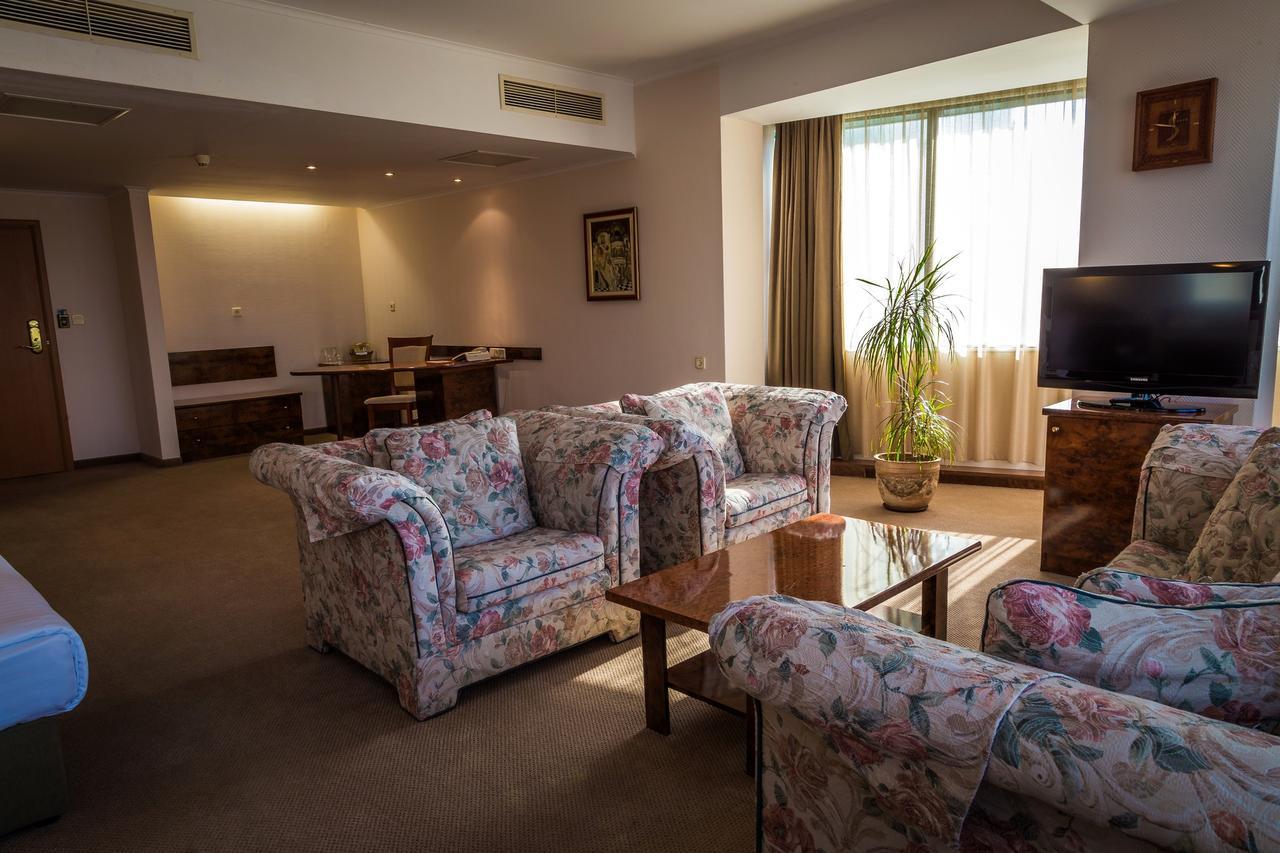 Hotel Sevlievo Plaza Exterior foto