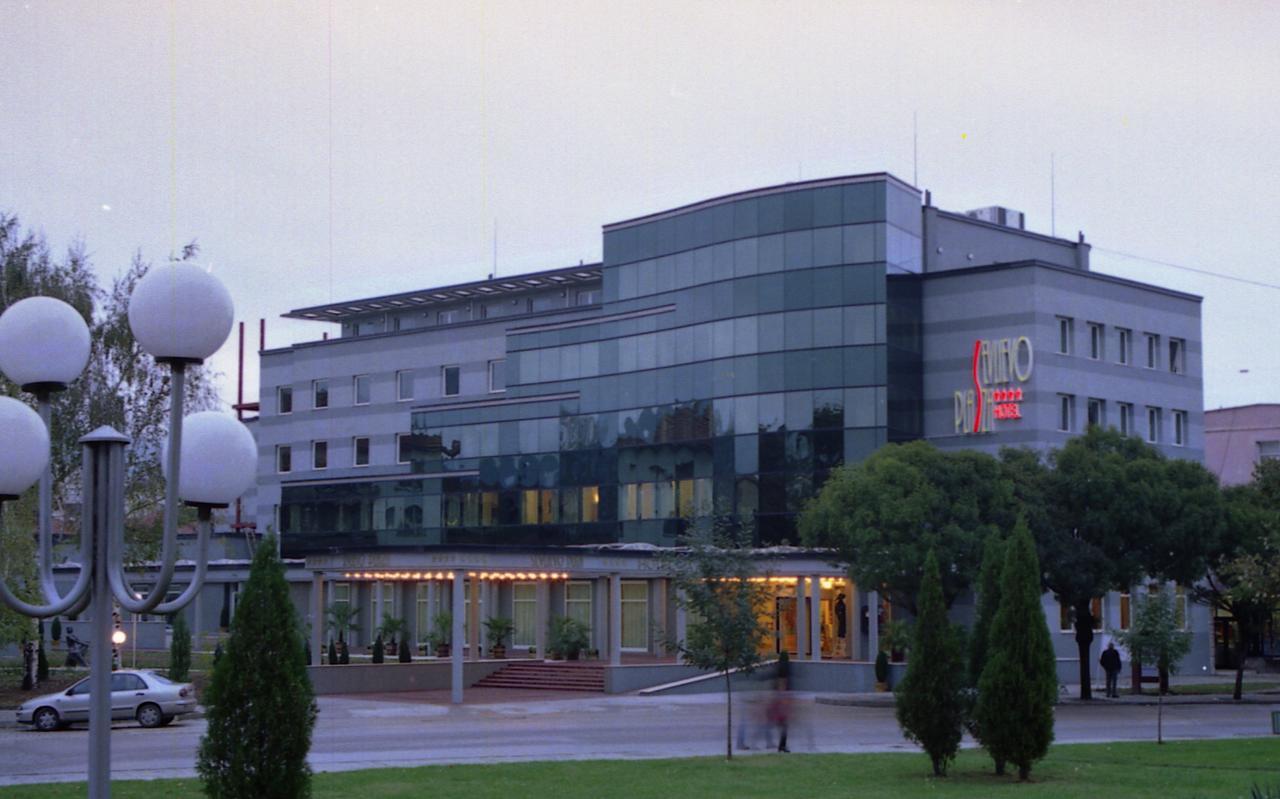 Hotel Sevlievo Plaza Exterior foto