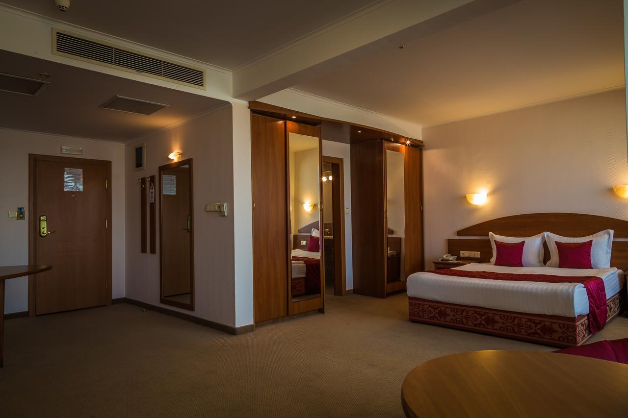 Hotel Sevlievo Plaza Exterior foto